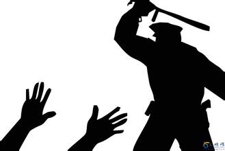 穿警服打人 哪來的“虎威”