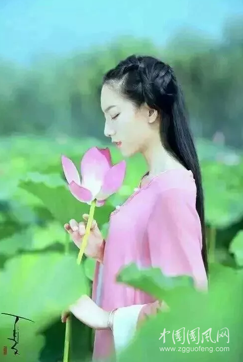  蓮心不染，只為等你