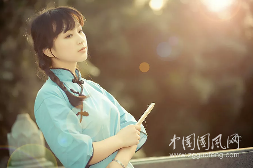 今夜，有雨敲窗