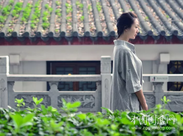 你會(huì)陪我喝酒么？我心中的紅月亮