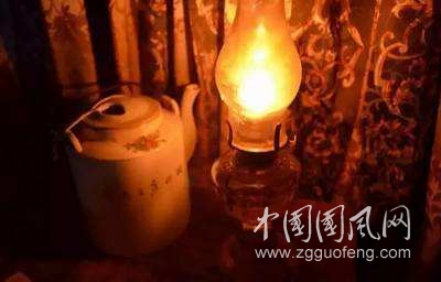一盞煤油燈