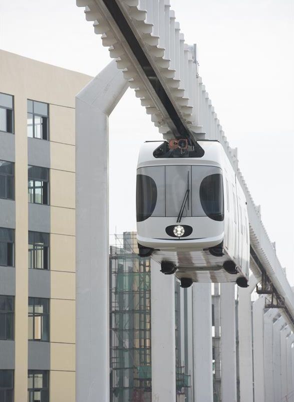 我國首列新能源懸掛式空中列車成功掛線