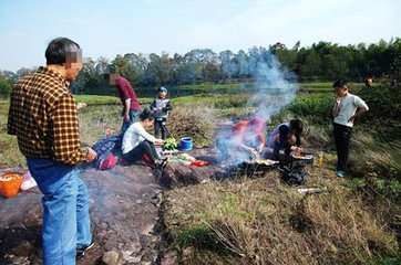河灘大漠竟成十一旅游新寵 賓館爆滿一床難求