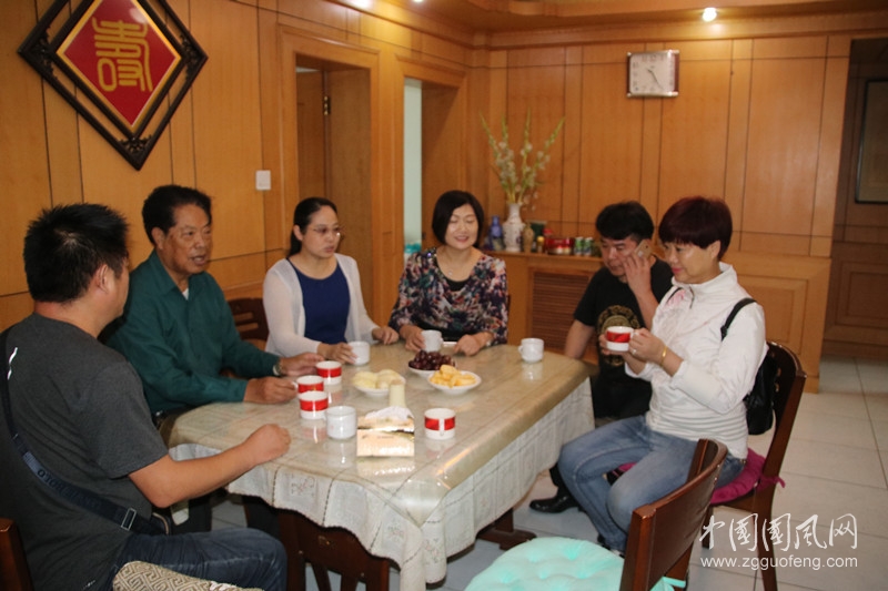  淮北民革機關支部雙節(jié)前慰問民革老黨員