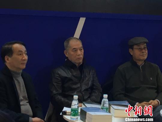 梁曉聲(中)出席首發(fā)式 高凱 攝