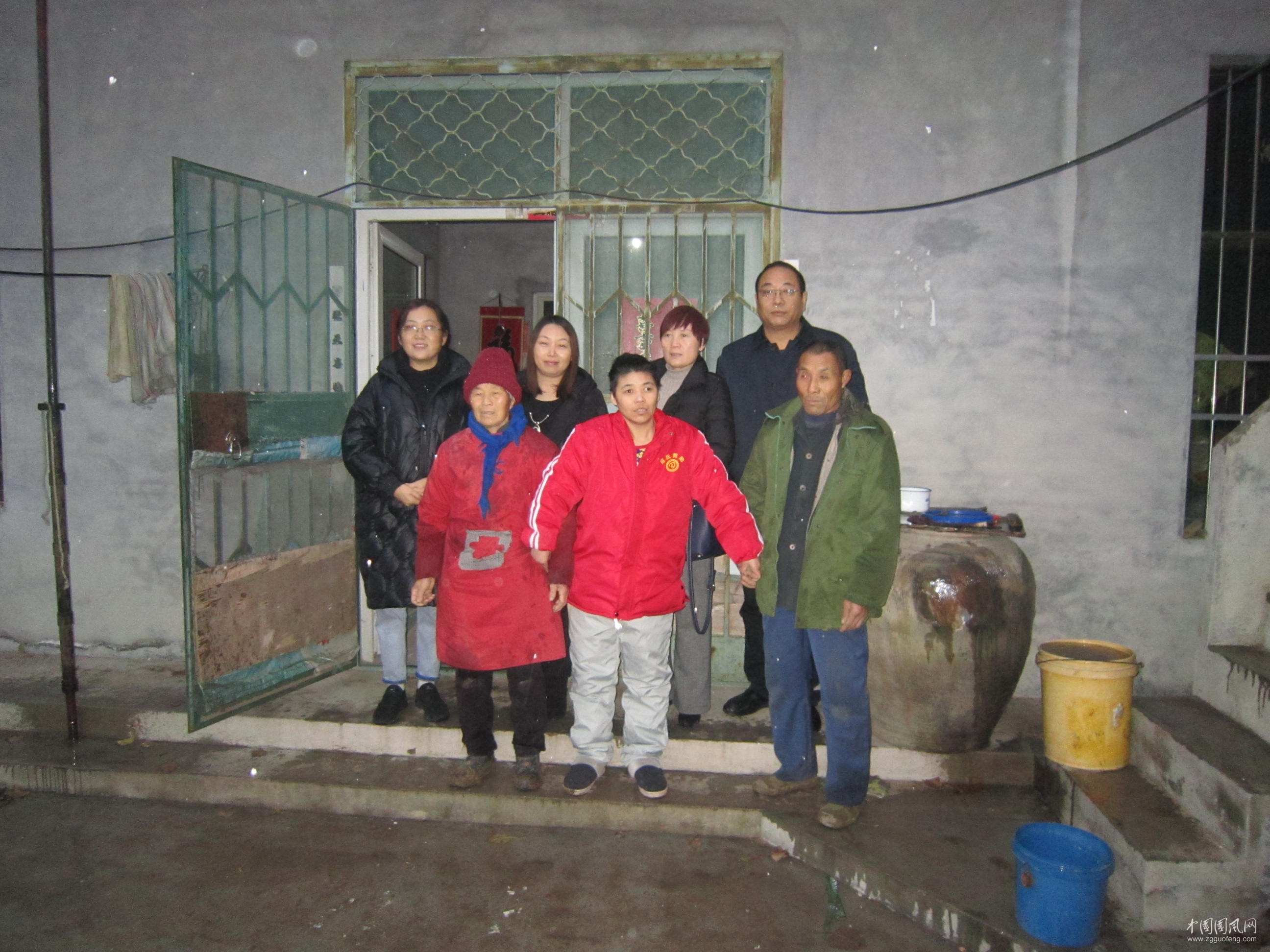 風雪交加尋親路   離家八載踏歸途