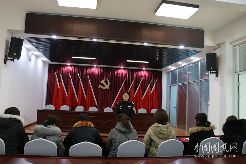 任圩司法所與女性社區(qū)服刑人員共慶“婦女節(jié)”