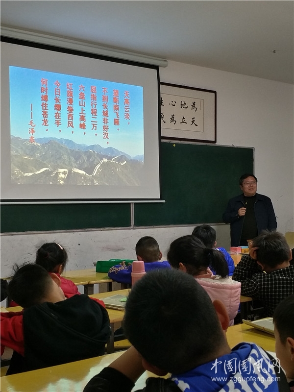 淮北市新視野藝術(shù)教育學(xué)校特邀市委黨校教授來校講學(xué)