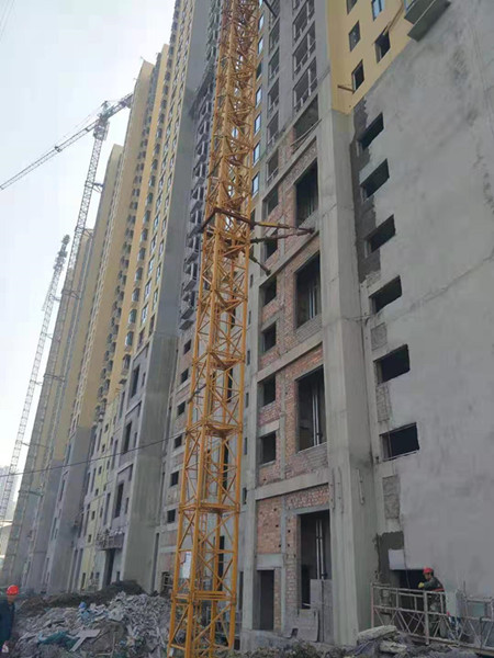  市政府攻堅(jiān)克難   施工隊(duì)全力以赴
