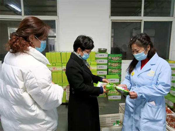  王莉前往臨渙蔣家醬品廠調研