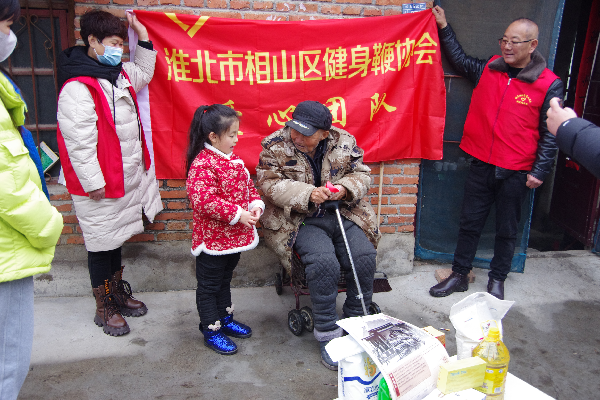 大寒季節(jié)雨中行，志愿服務暖人心