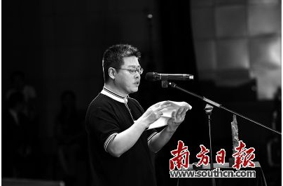 桑克：詩人第一個身份應是形式主義者