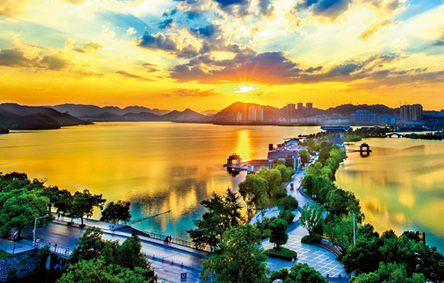 游黃石磁湖
