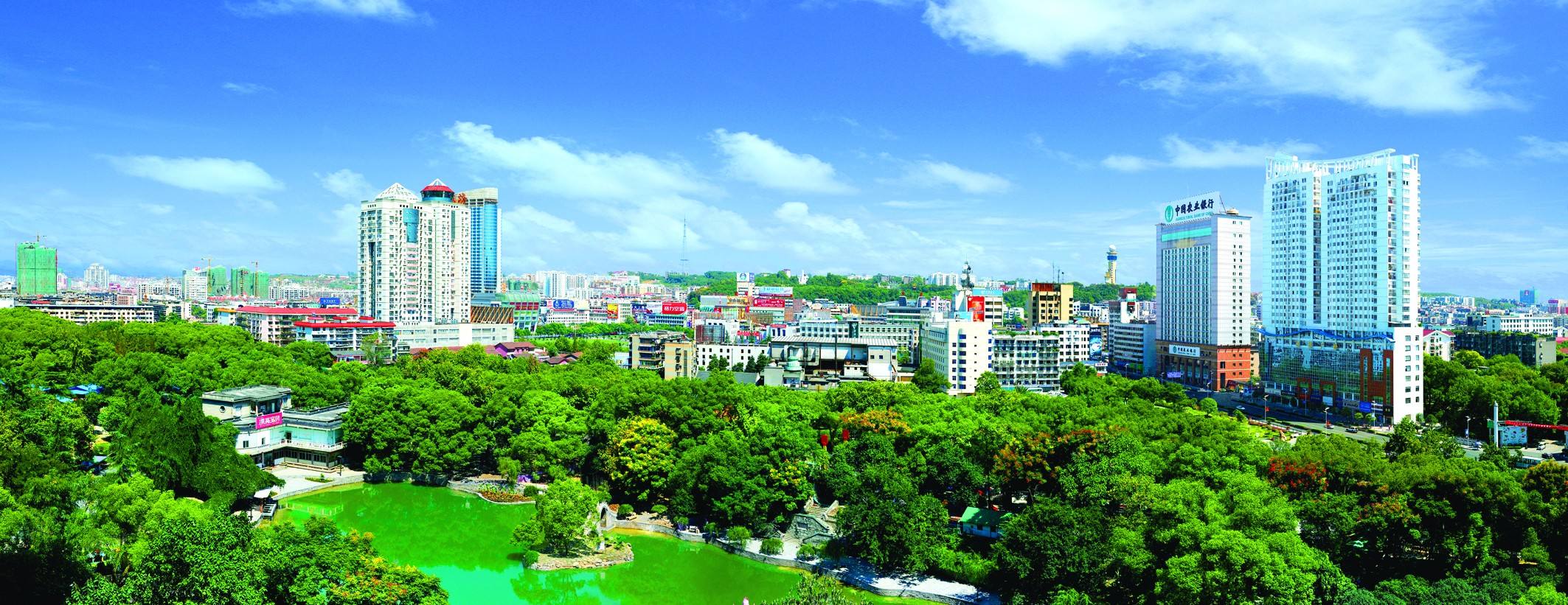 湖北最宜居的一個城市，城市干凈環(huán)境優(yōu)美，經(jīng)濟(jì)排名全省第三