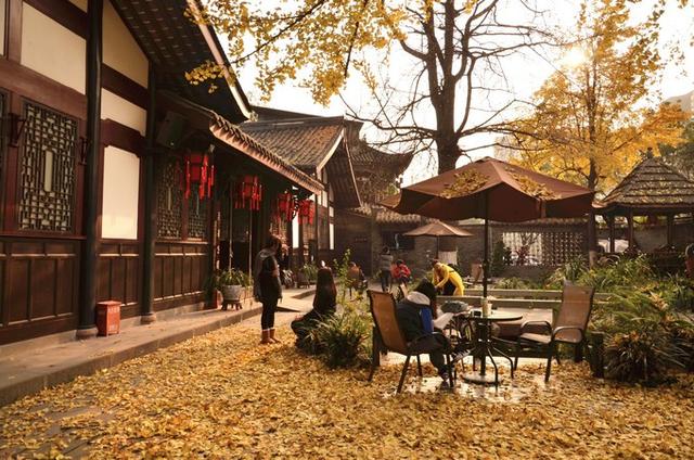 中國(guó)最休閑的城市，吃著火鍋唱著歌，喝茶散步打麻將，卻能爆紅