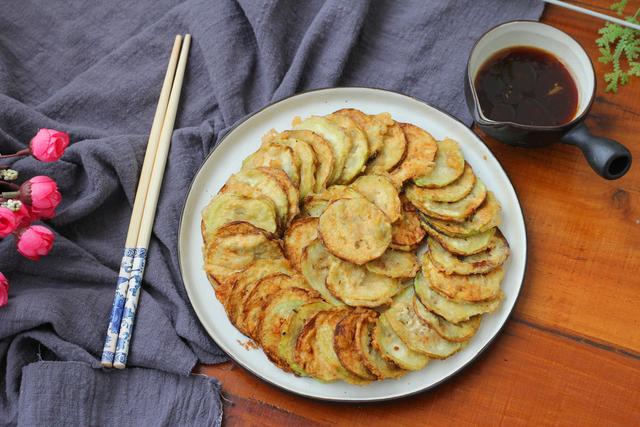 茄子這么做特別好吃，外酥里嫩，還要配上秘制的醬汁