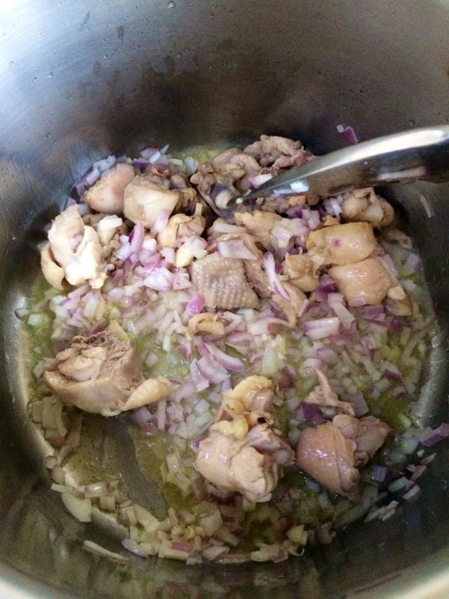 自己在家做的咖喱雞腿飯，吃過的人都說比飯店做得好吃