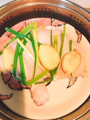 蔥油雞（雞腿可以這樣吃快手菜）的做法 步驟2