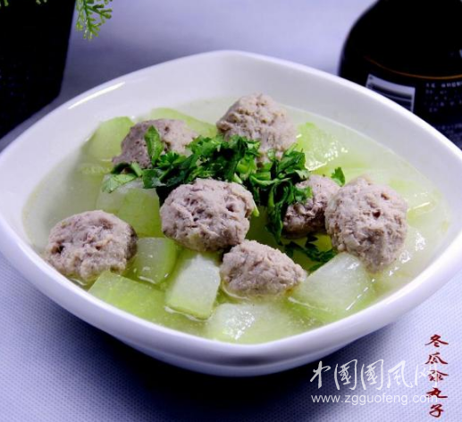 這樣吃牛肉丸子，鮮嫩汁多又暖和，還清熱利尿