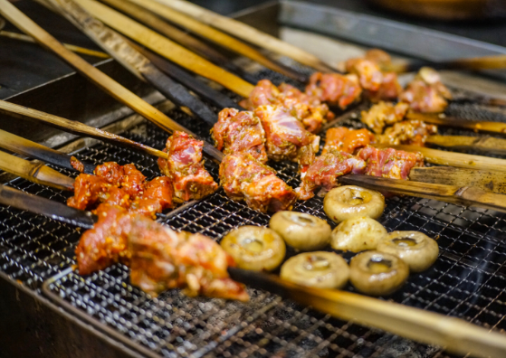 聚會(huì)去火塘烤肉