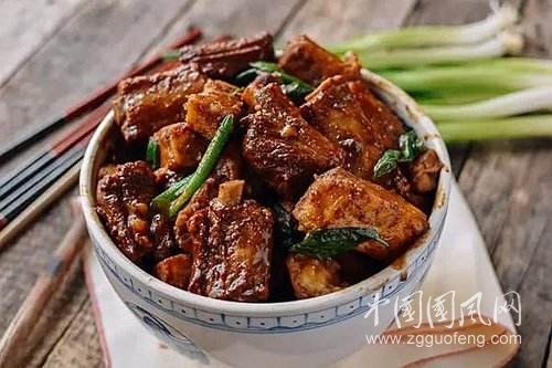 色香味俱全的芋頭燜排骨