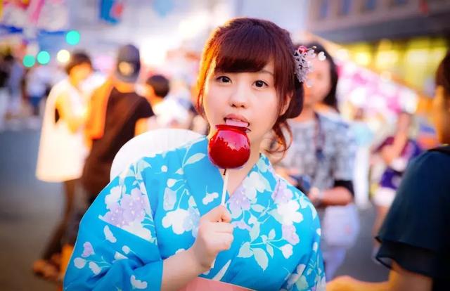 中國的冰糖葫蘆在日本變網(wǎng)紅，和蘋果搞在一起了！