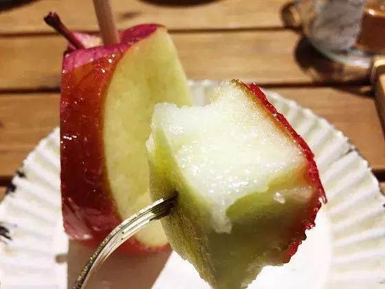 中國的冰糖葫蘆在日本變網(wǎng)紅，和蘋果搞在一起了！