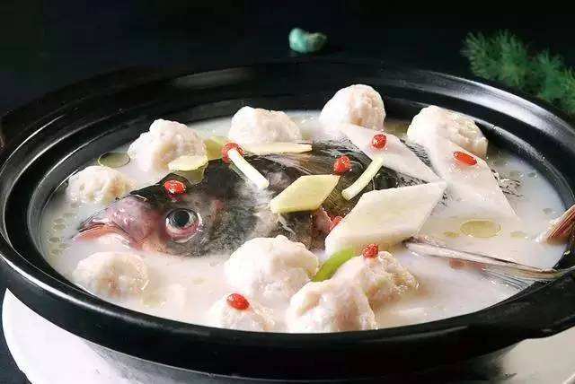 燉“魚(yú)湯”時(shí)，要放冷水，還是熱水？