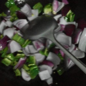 洋蔥青椒炒肉的做法 步驟3