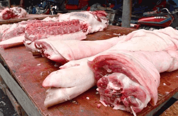 買豬肉時(shí)挑前腿還是后腿肉?20年經(jīng)驗(yàn)老屠夫告訴你