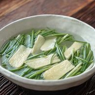 步驟圖:蔥姜水：120g清水加適量蔥段和姜絲拌勻，靜置備用
