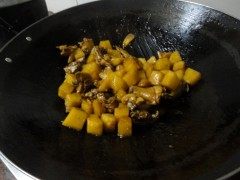 土豆燜雞的做法步驟10