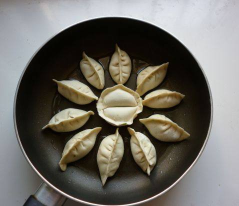抱蛋煎餃的做法步驟7