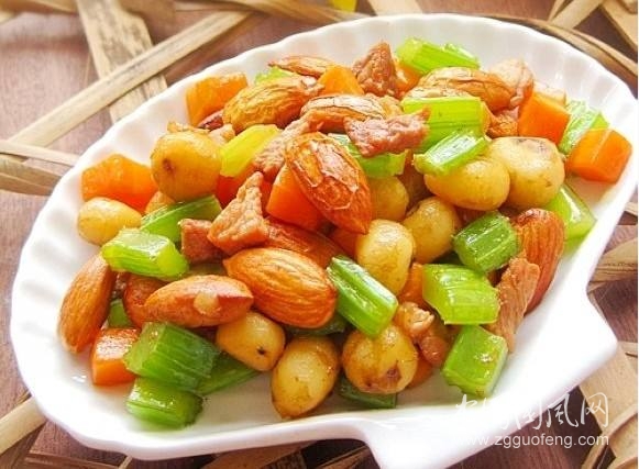 大杏仁肉粒蔬菜丁