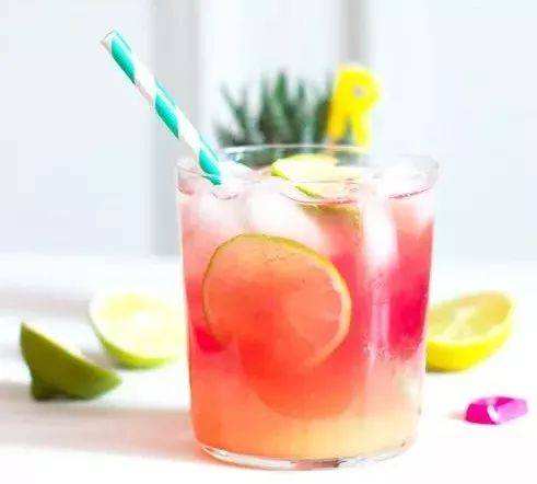 教你自制草莓限量飲品方法