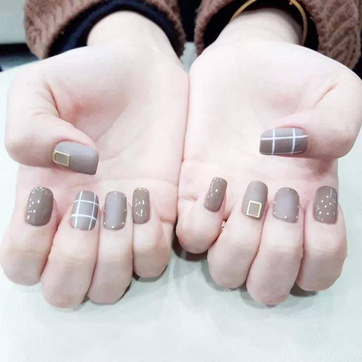 種種色樣的美甲圖片，讓你秋冬美過小仙女