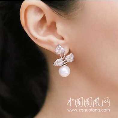 女人必備的四款耳環(huán)