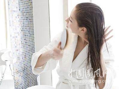 洗頭發(fā)掉頭發(fā)怎么辦，怎樣去預(yù)防呢，快來(lái)看看吧