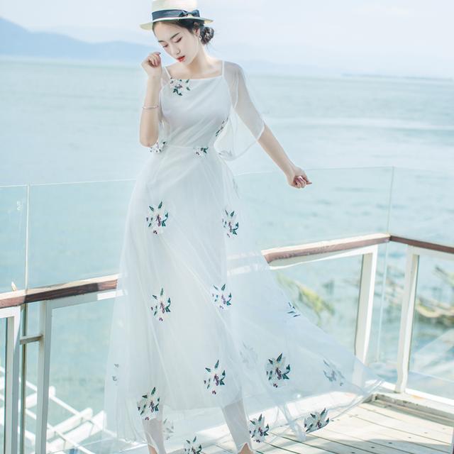 夏季到了美女穿上這新款裙裝，超級養(yǎng)眼