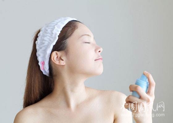 定妝噴霧真的能定妝嗎