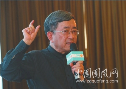 “《門孔》的后面是家庭”