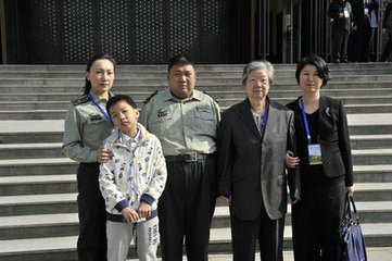 毛新宇憶：93年之前親戚很少來往 母親讓大家團(tuán)結(jié)