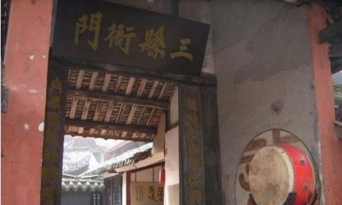 最初古代縣衙擊鼓不是為了鳴冤 ，是為了什么？