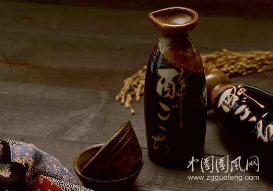 酒何故乎？