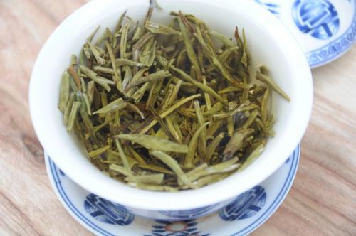 夏天喝白茶對身體健康有益