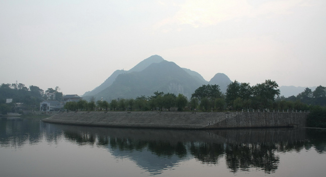 邊城思