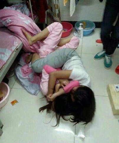 高中女生宿舍大戰(zhàn)