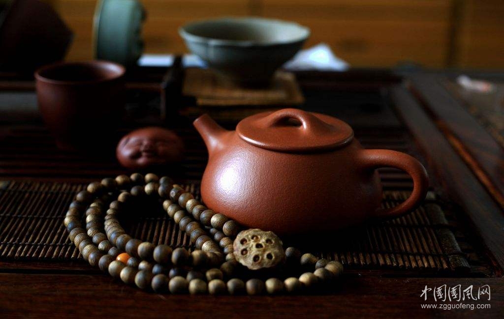 靜靜地等待一杯茶 ?（ 文/四月桃花）