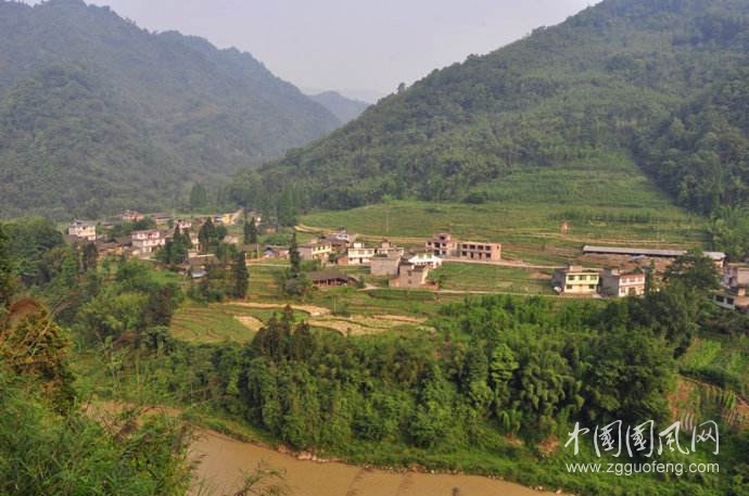 扶貧路上