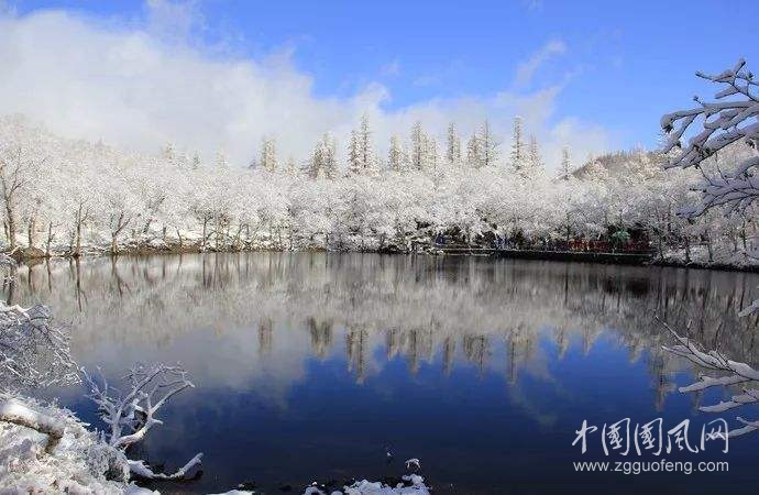 《雪色天池》    （文/青春鳥）